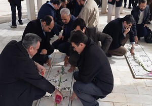 غبارروبی قبور مطهر شهدای گمنام دانشگاه شهرکرد