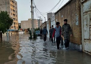 ادامه خدمات رسانی سپاه در مناطق درگیر آبگرفتگی خوزستان/ فرش‌ها رایگان شست و شو می‌شوند