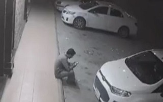 صحنه‌ای نفس گیر از نجات جان مرد جوان در لحظه آخر
