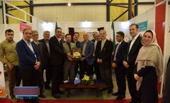 تقدیر از دبیر سندیکای صنعت مخابرات ایران در نمایشگاه تلکام پلاس ۹۸