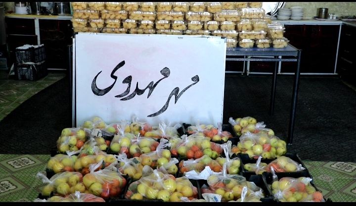 توزیع ۲۲۰ سبد یلدایی مهدوی بین نیازمندان زرند