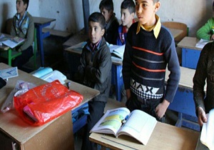 حمایت از ۱۵۰ دانش آموز محرم با کمک جهادگران دانشگاه علوم پزشکی اهواز