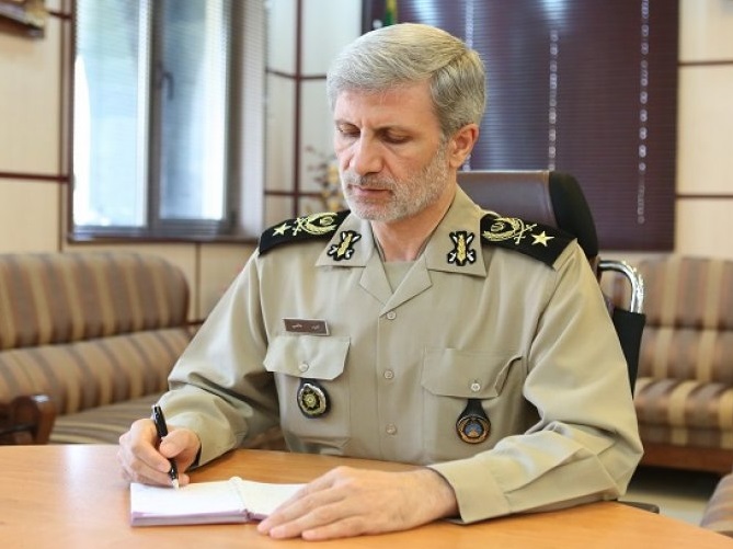 وزیر دفاع درگذشت خواهر رئیس جمهور را تسلیت گفت