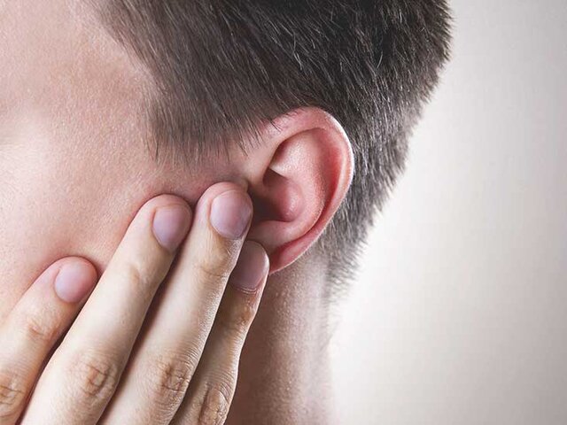 تکان دادن سر برای تخلیه آب داخل گوش به مغز آسیب می&zwnj;رساند