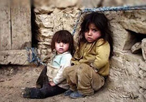 دستان پر مهر خیرین در دست محرومان