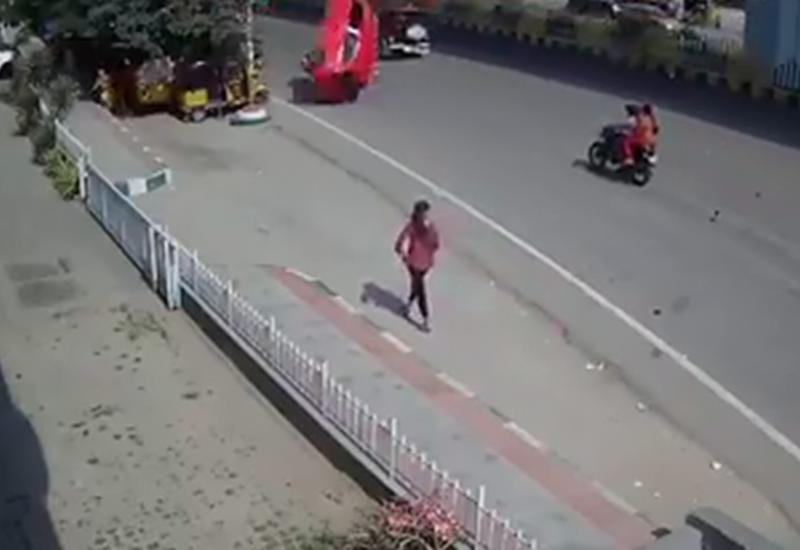 ویدئویی از پرواز مرگبار خودرو در هند