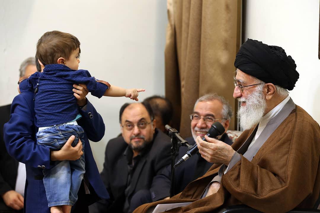 دیدار رهبر انقلاب با خانواده شهدای مدافع حرم دیدار رهبر انقلاب با خانواده شهدای مدافع حرم
