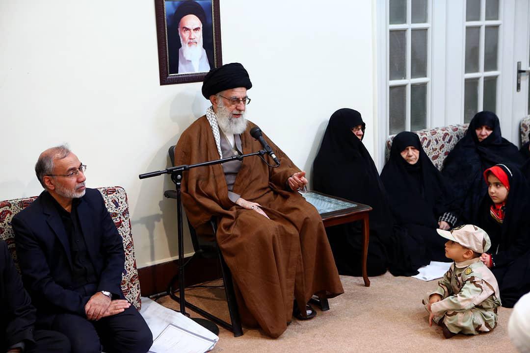 دیدار رهبر انقلاب با خانواده شهدای مدافع حرم دیدار رهبر انقلاب با خانواده شهدای مدافع حرم