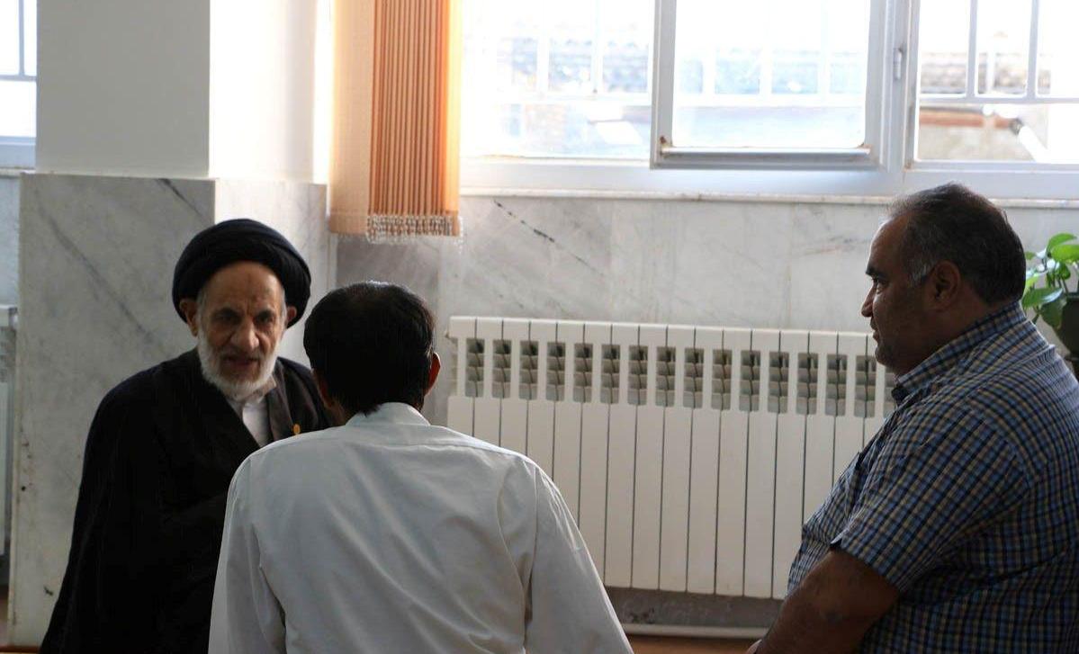 امام جمعه&zwnj;ای از جنس مردم/ عالمی که نمی&zwnj;خواهد &laquo;آیت الله&raquo; صدایش کنند
