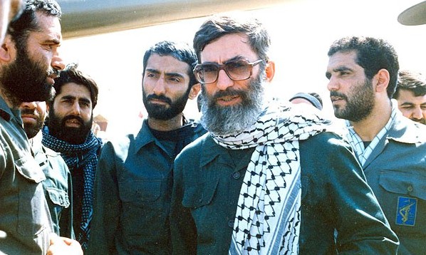 رهبر انقلاب: من هم افتخار میکنم که بسیجی باشم رهبر انقلاب: من هم افتخار میکنم که بسیجی باشم