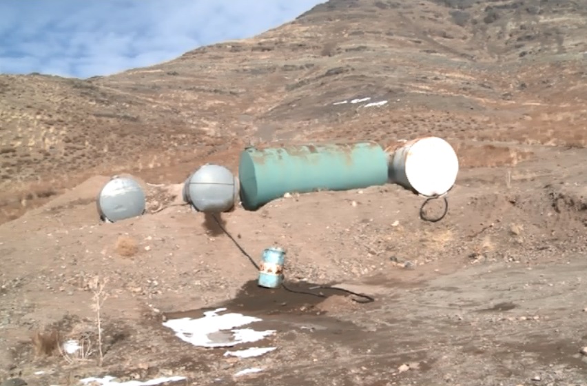 آب شرب روستای مزوش دلیجان  گازوئیلی شد