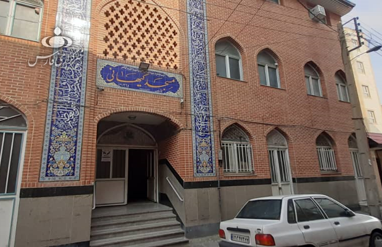 پیرمردی که قبرش را در مسجد کند