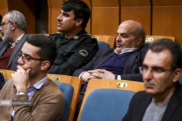چُرت زدن رئیس سازمان حفاظت از محیط زیست در همایش