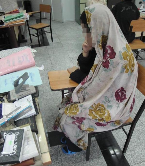 بخت گشایی زن رمال با دادن طلا به اجنه/ متهمه توسط پلیس آگاهی دستگیر شد+ عکس