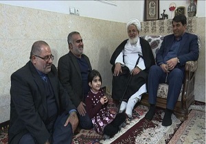 امام جمعه یزد با خانواده شهدا دیدار کرد