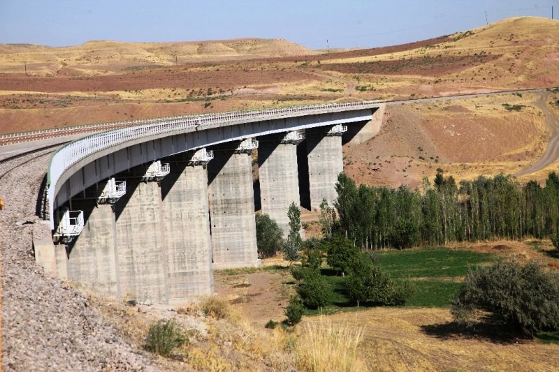 کاهش ۱۶ میلیون لیتری مصرف سوخت با افتتاح راه آهن میانه-بستان آباد