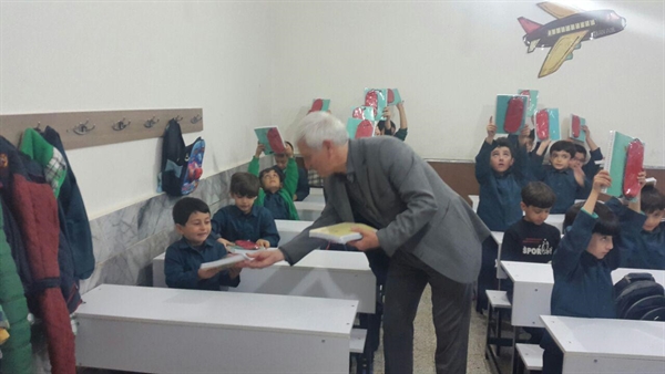 توزیع رایگان کتاب در مدارس به منظور کاهش نزاع