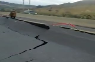 نشست اتوبان صور به صیدا در جنوب لبنان + فیلم