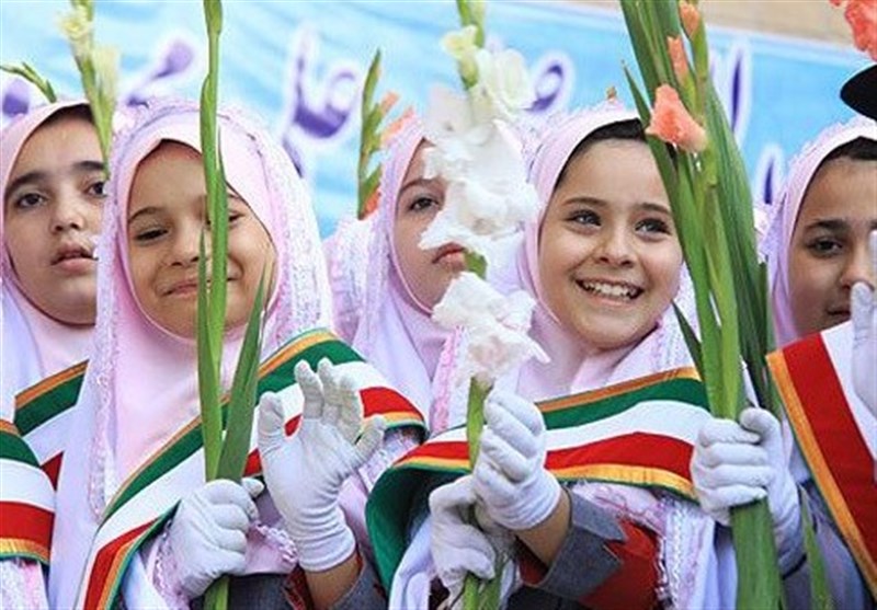 پرداخت کمک هزینه تحصیلی به ۵۰۰ نفر از دانش آموزان مددجو