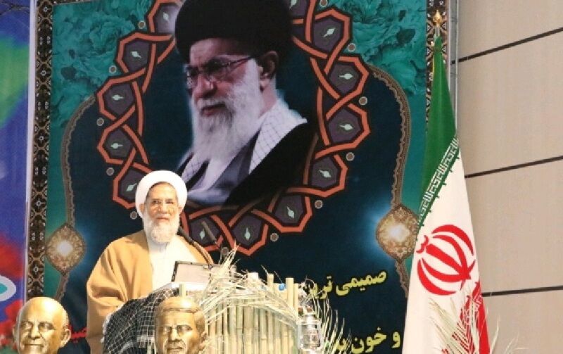 روحانیت در دفاع مقدس حضور پر رنگی داشته اند