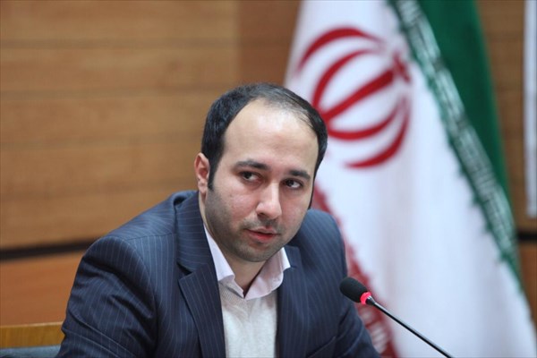 اهدای بسته‌های آموزشی و بهداشتی معلم روستا به دانش آموزان