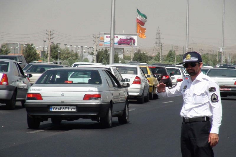 انتقال ۲۶ خودرو به پارکینگ در طرح فاصله گذاری اجتماعی استان همدان