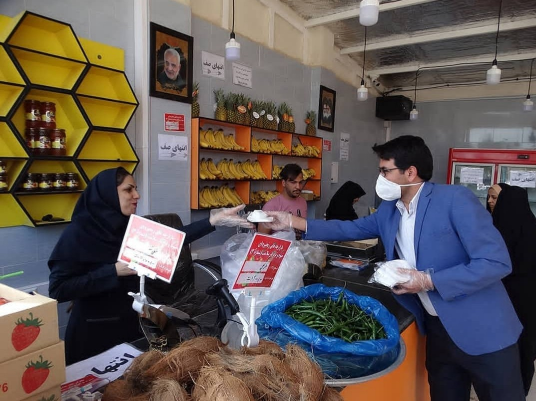 اوقاف یزد پا به پای سفید پوشان سنگر سلامت، در مبارزه با کروناست به همراه تصویر