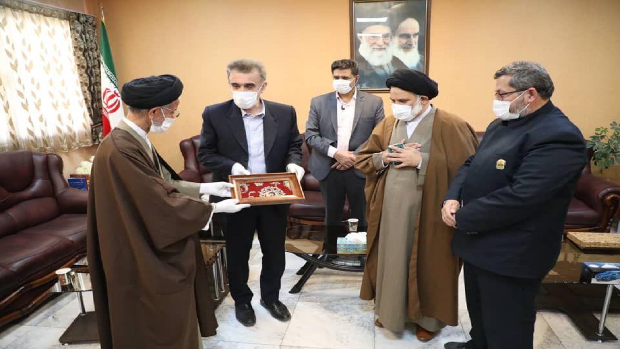 توزیع غذای متبرک امام رضا (ع) در مراکز درمانی
