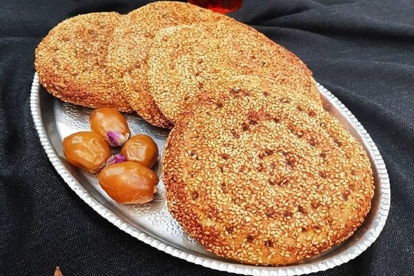 طرز تهیه نان فطیر محلی