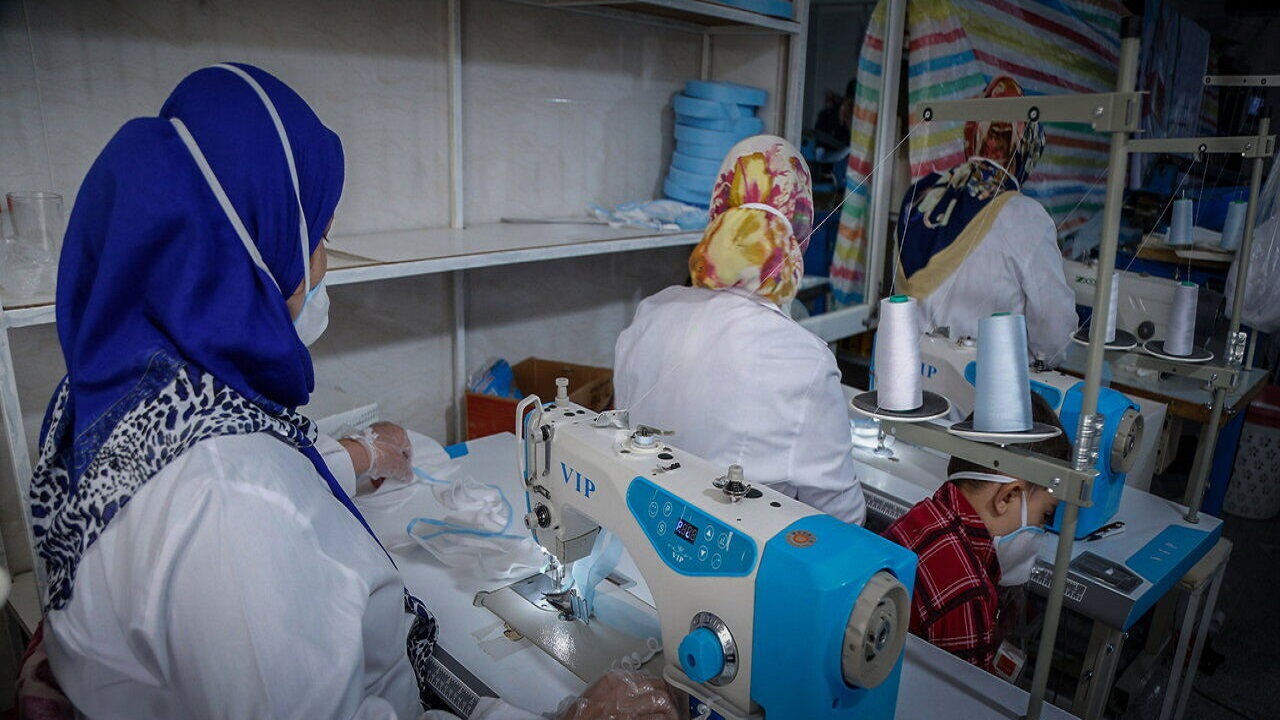 تلاش یک گروه همیار برای تولید ماسک در تاکستان
