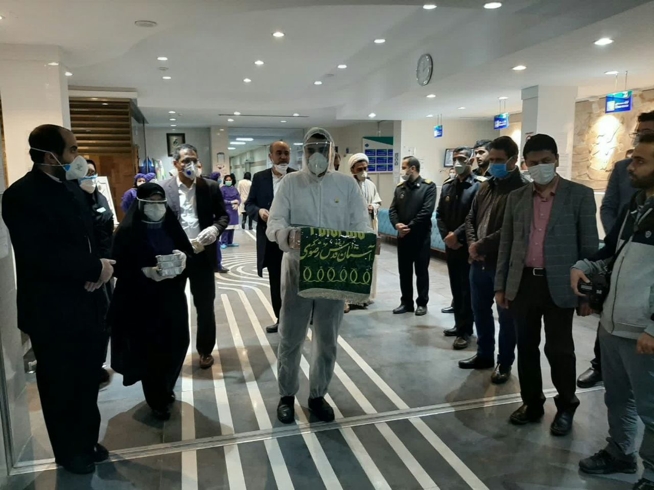 حضور پرچم متبرک رضوی در بیمارستان گلستان نیروی دریایی ارتش