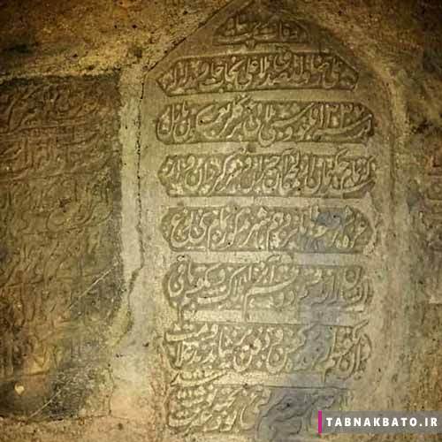 نوشته&zwnj;های عجیب سنگ قبر قدیمی، خبر از کرونا می&zwnj;داد
