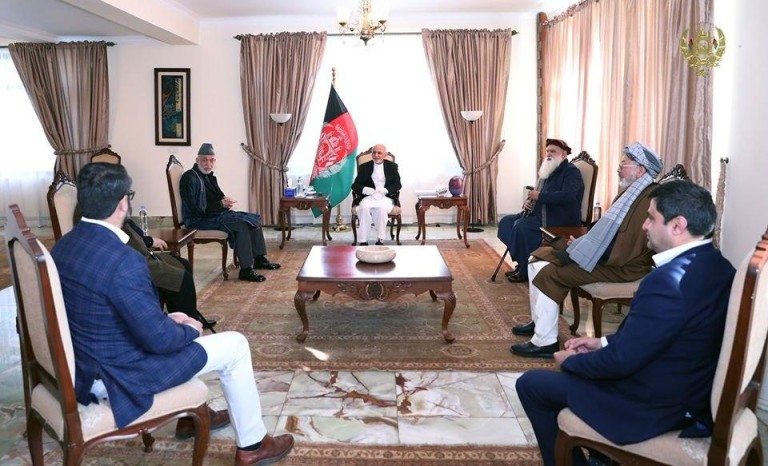 رایزنی سیاسیون افغانستان با &laquo;اشرف غنی&raquo; و &laquo;عبدالله&raquo; برای خل تنش ها