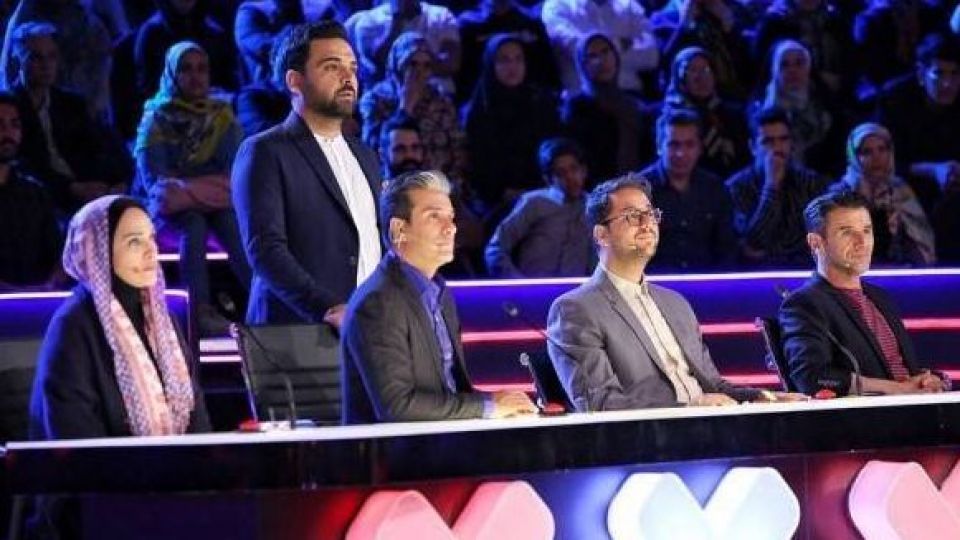قسمت دوم از گلچین اجرا‌های نوروزی فصل دوم عصر جدید پخش شد/ از مسدود شدن رای عظیمی نژاد تا ترس نونهالی از حرکات یک شرکت کننده +فیلم