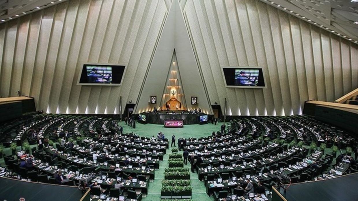 چرا مقام معظم رهبری پی در پی شعار اقتصادی اتخاذ می کنند؟/در حال تکمیل