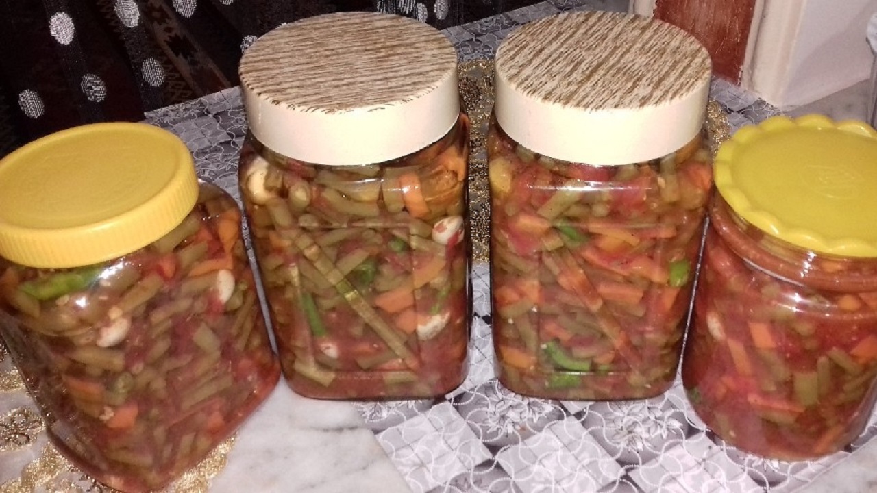 طرز تهیه ترشی لوبیا سبز با پوره گوجه فرنگی