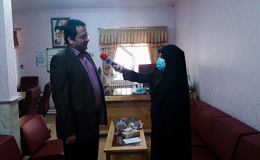 گل کاشتن جوانان مقابل دشمنی نامرئی/ از خدمت در لباس مدافعان سلامت تا ضدعفونی گوشی موبایل کادر درمان