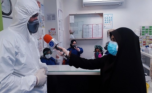 گل کاشتن جوانان مقابل دشمنی نامرئی/ از خدمت در لباس مدافعان سلامت تا ضدعفونی گوشی موبایل کادر درمان