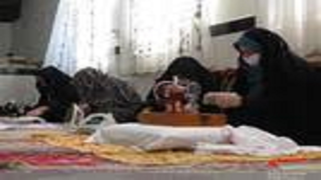 تولید و توزیع ماسک در پایگاه بسیج روستای مهرآباد عجب شیر