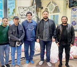 پهلوانان بیرون گود نمی&zwnj;مانند