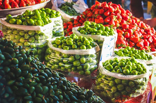 نرخ میوه‌های بهاری در میادین میوه و تره بار اعلام شد/قیمت هر کیلو چغاله بادام ۲۵ هزار تومان