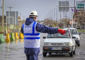پلیس در طرح فاصله گذاری اجتماعی دلسوزانه خدمت می‌کند