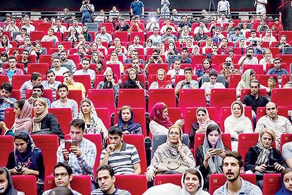۱۰ فیلم پرفروش سینمای ایران در سال ۹۸ / کمدی&zwnj;ها و درام&zwnj;های اجتماعی همچنان پرمخاطب هستند