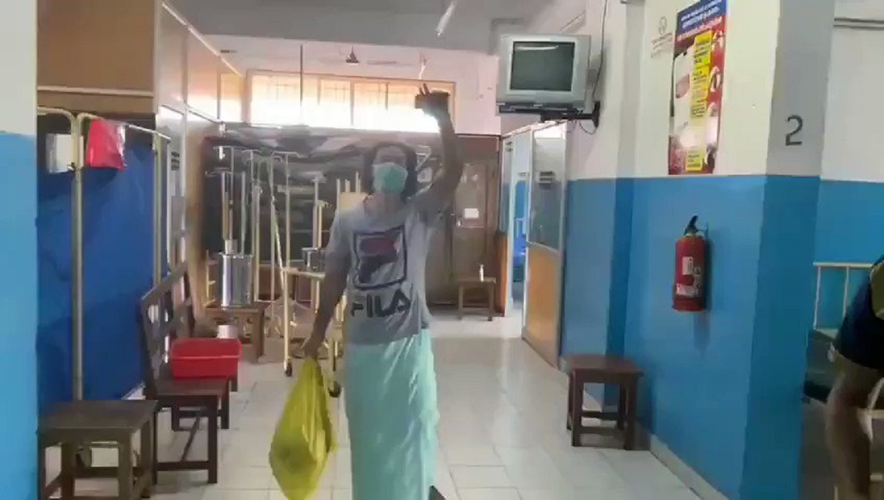 واکنش جالب پرسنل بیمارستان پس از بهبودی بیمار