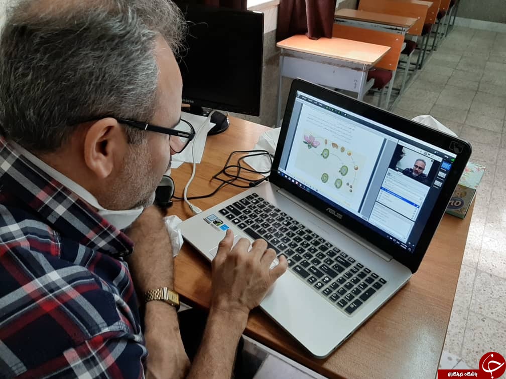 دانش آموزان دبیرستان طلایه داران پای درس مجازی نشسته اند