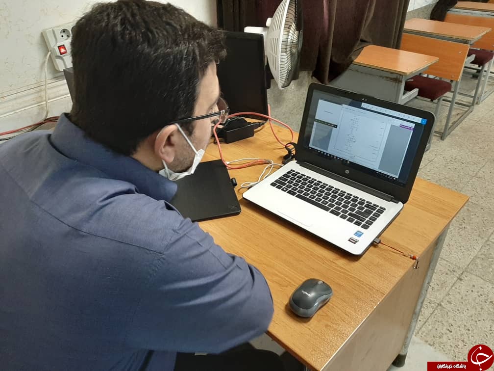 دانش آموزان دبیرستان طلایه داران پای درس مجازی نشسته اند