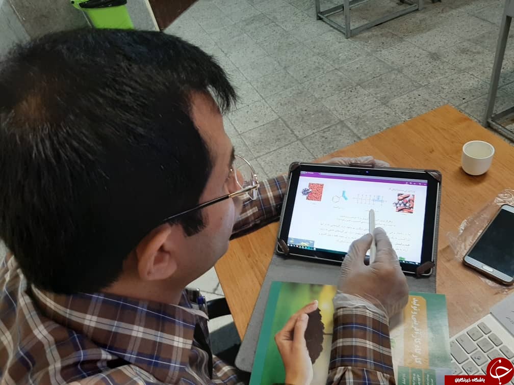 دانش آموزان دبیرستان طلایه داران پای درس مجازی نشسته اند