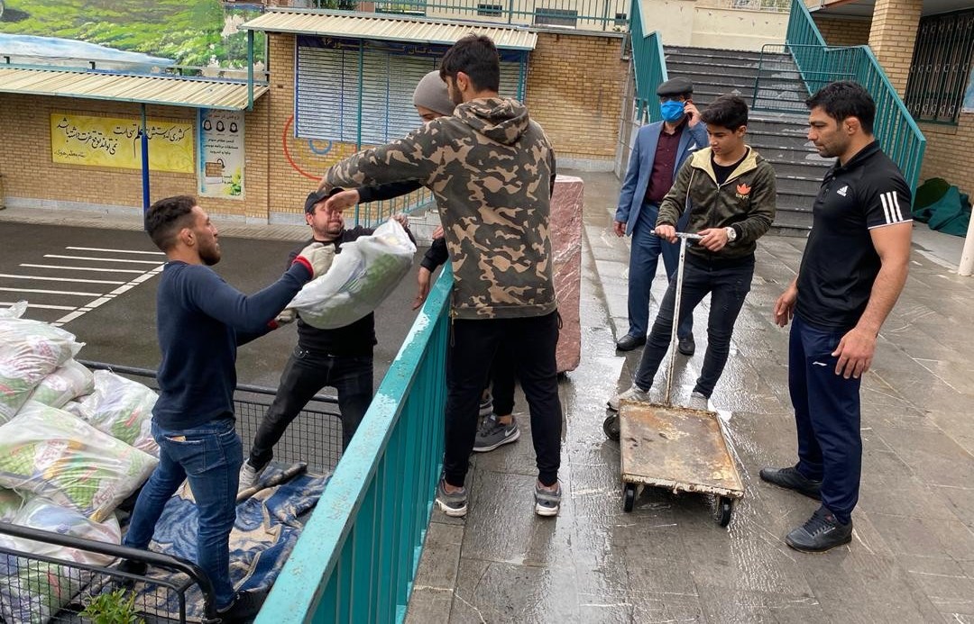 حمایت کشتی گیران تهرانی از خانواده&zwnj;های بدون پس انداز+ تصاویر