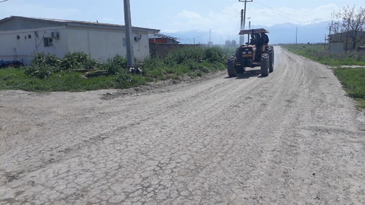 گندزدایی معابر روستای &laquo;قره تپه&raquo; برای جلوگیری از گسترش کرونا + فیلم