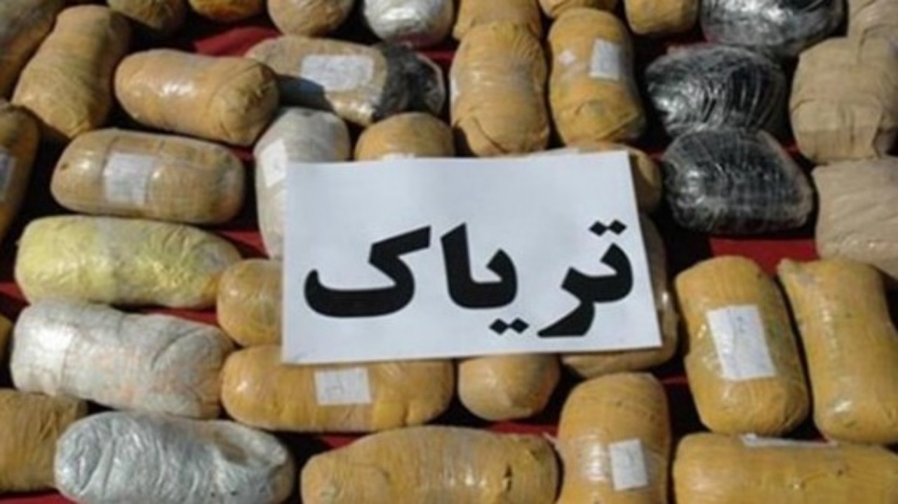 کشف ۲۴۲ کیلوگرم موادمخدر از خودروی سواری